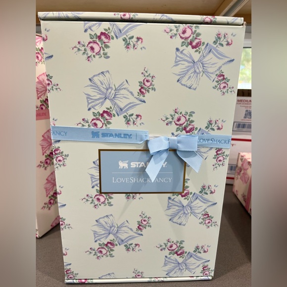 Stanley LoveShackFancy 40 oz Beau Blue Tumbler - Picture 4 of 4